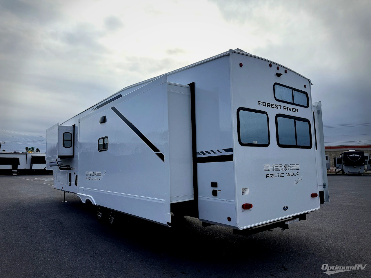 2026 Forest River Cherokee Arctic Wolf 38LEAH.G Photo 3