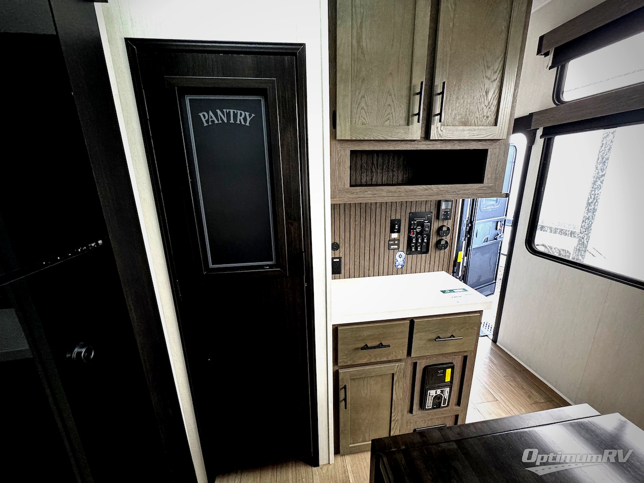 2026 Forest River Cherokee Arctic Wolf 38LEAH.G Photo 10