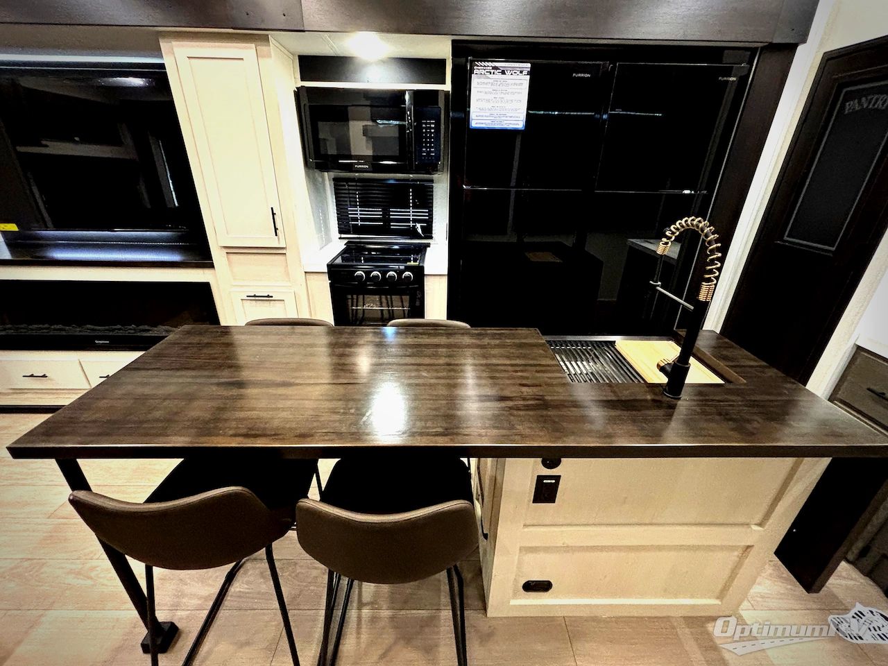 2026 Forest River Cherokee Arctic Wolf 38LEAH.G Photo 6