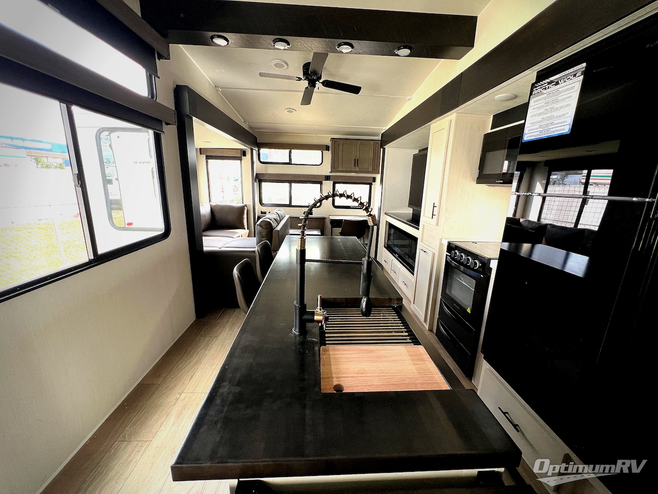 2026 Forest River Cherokee Arctic Wolf 38LEAH.G Photo 4