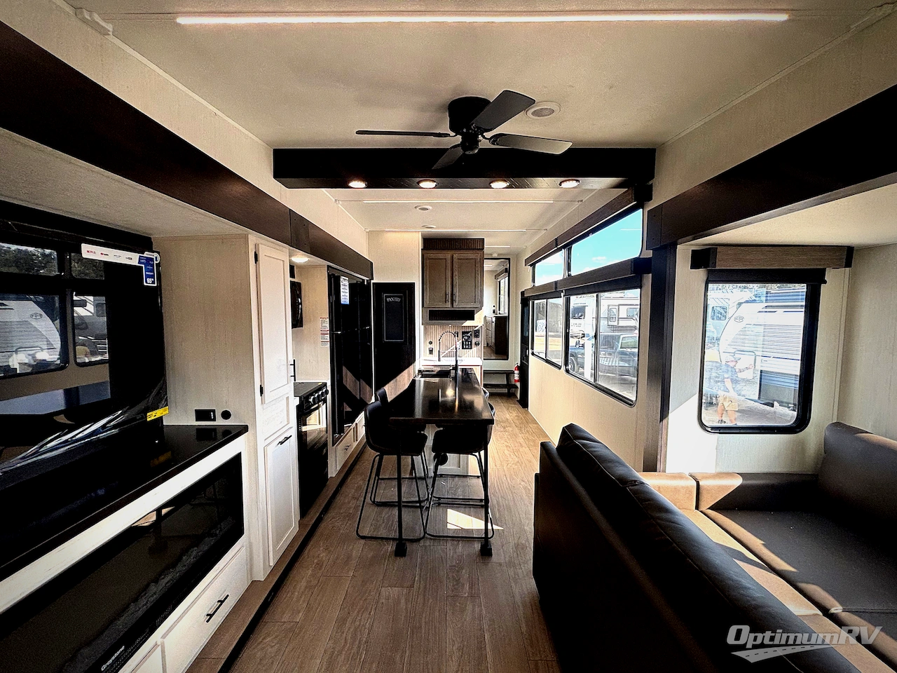 2026 Forest River Cherokee Arctic Wolf 38LEAH.G Photo 5