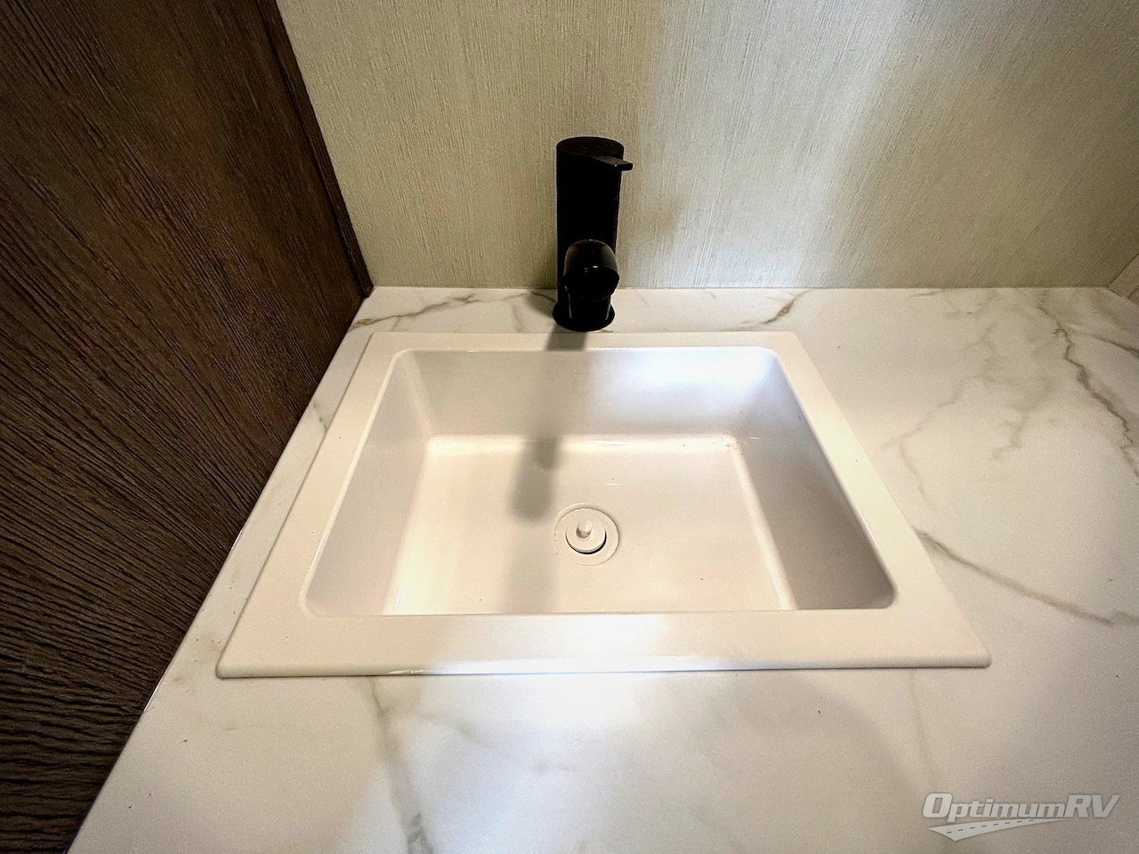 2026 Forest River Cherokee Arctic Wolf 38LEAH.G Photo 10