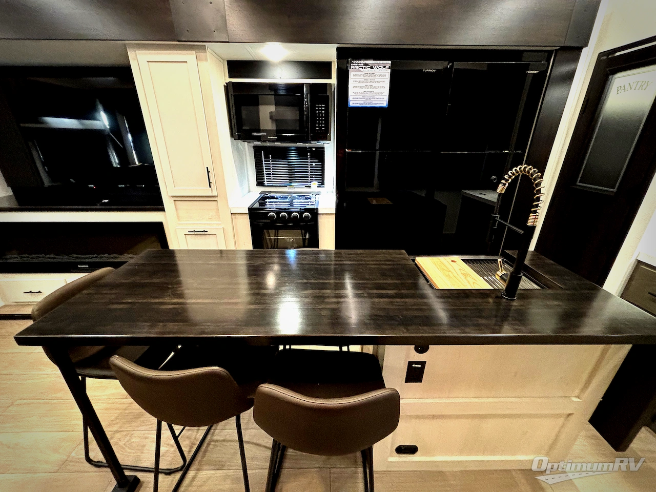 2026 Forest River Cherokee Arctic Wolf 38LEAH.G Photo 6