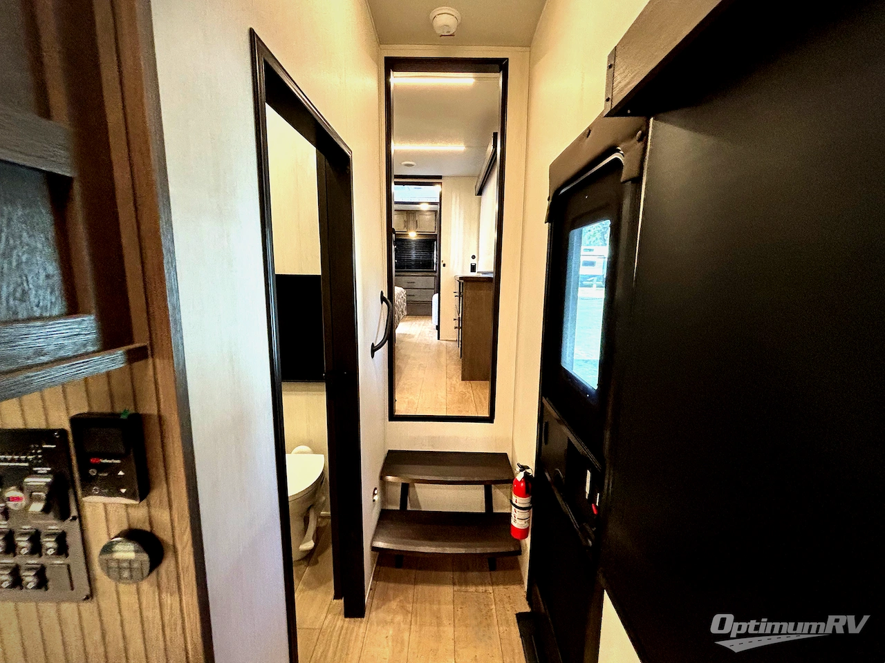 2026 Forest River Cherokee Arctic Wolf 38LEAH.G Photo 7