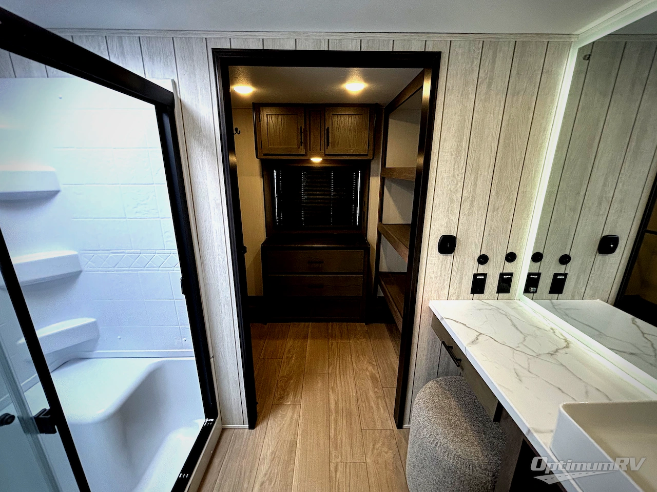 2026 Forest River Cherokee Arctic Wolf 38LEAH.G Photo 8