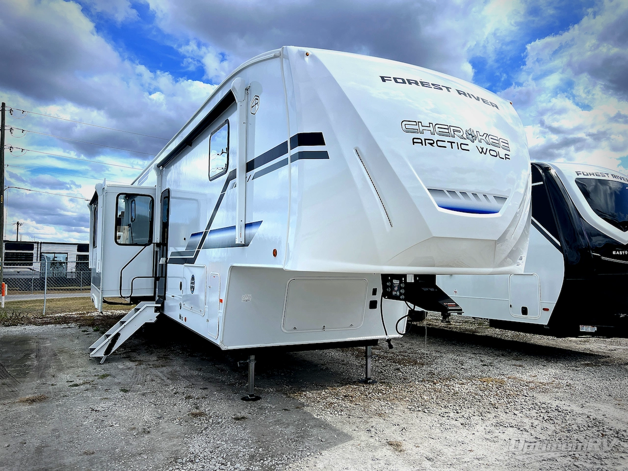 2026 Forest River Cherokee Arctic Wolf 38DST Photo 1