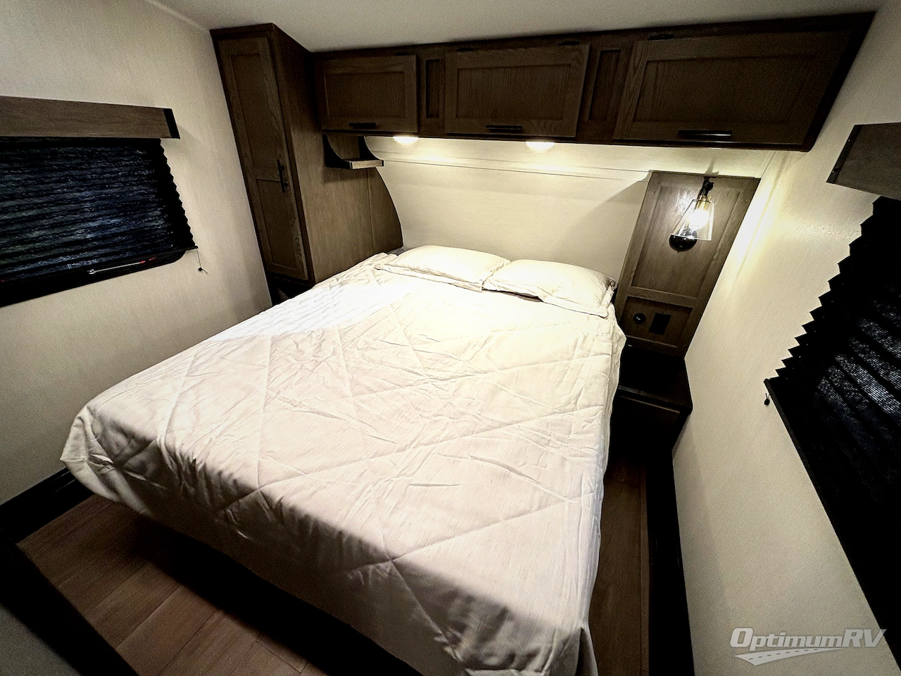 2026 Forest River Cherokee Arctic Wolf 285OPT Photo 8