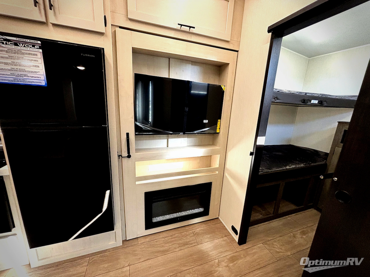 2026 Forest River Cherokee Arctic Wolf 285OPT Photo 15