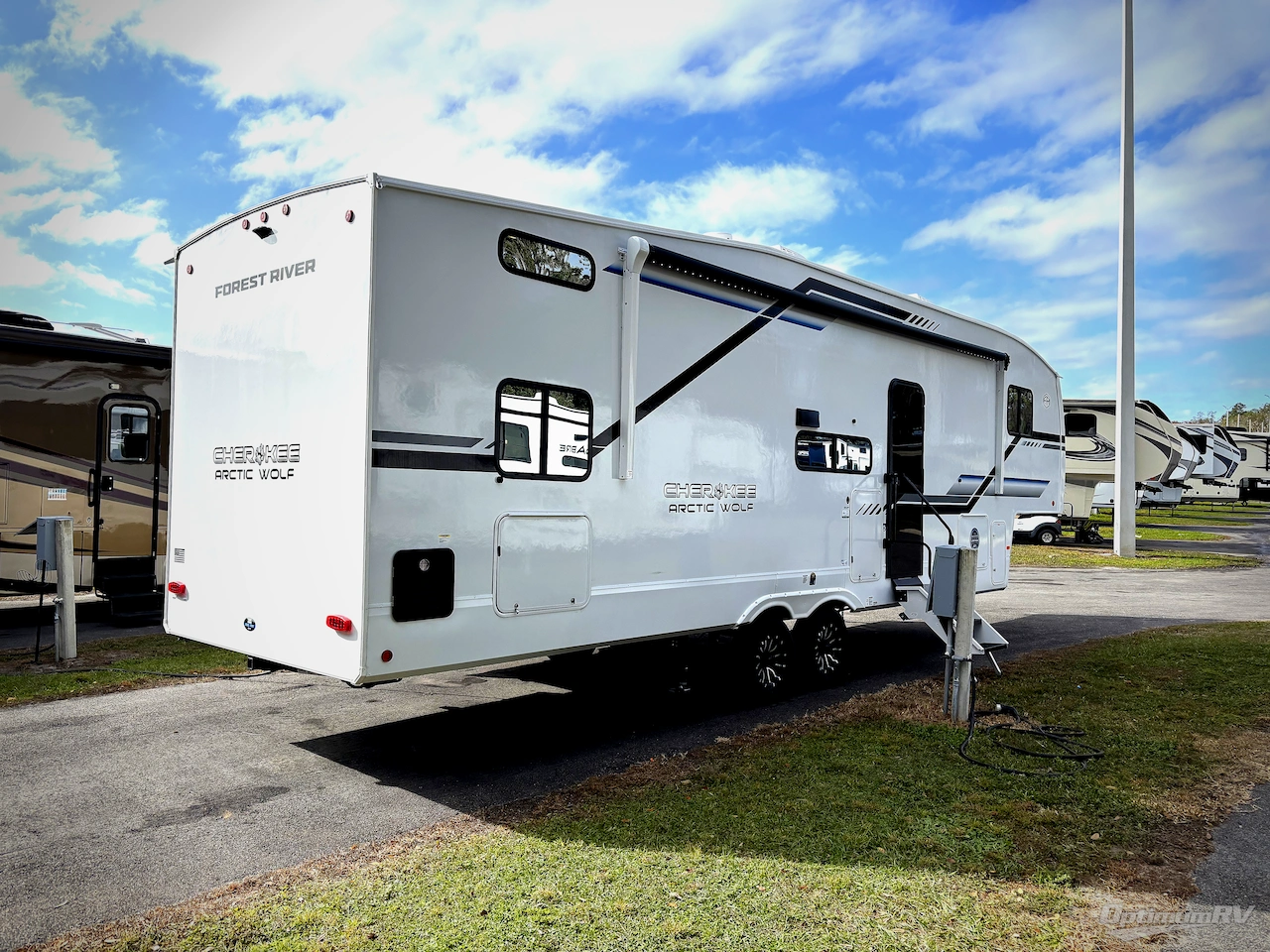 2026 Forest River Cherokee Arctic Wolf 285OPT Photo 2