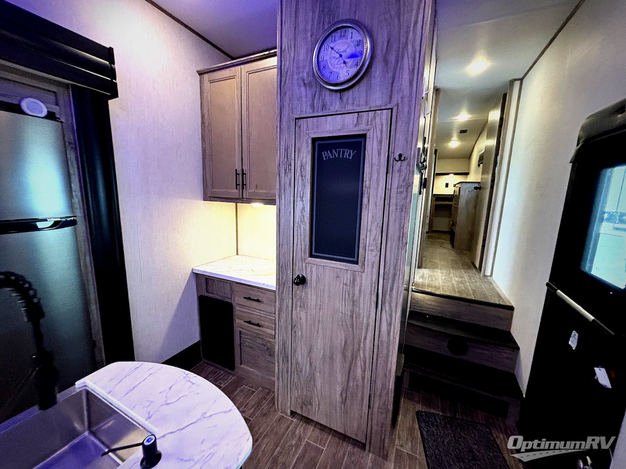 2022 Forest River Cherokee Arctic Wolf Suite 3550 Photo 16