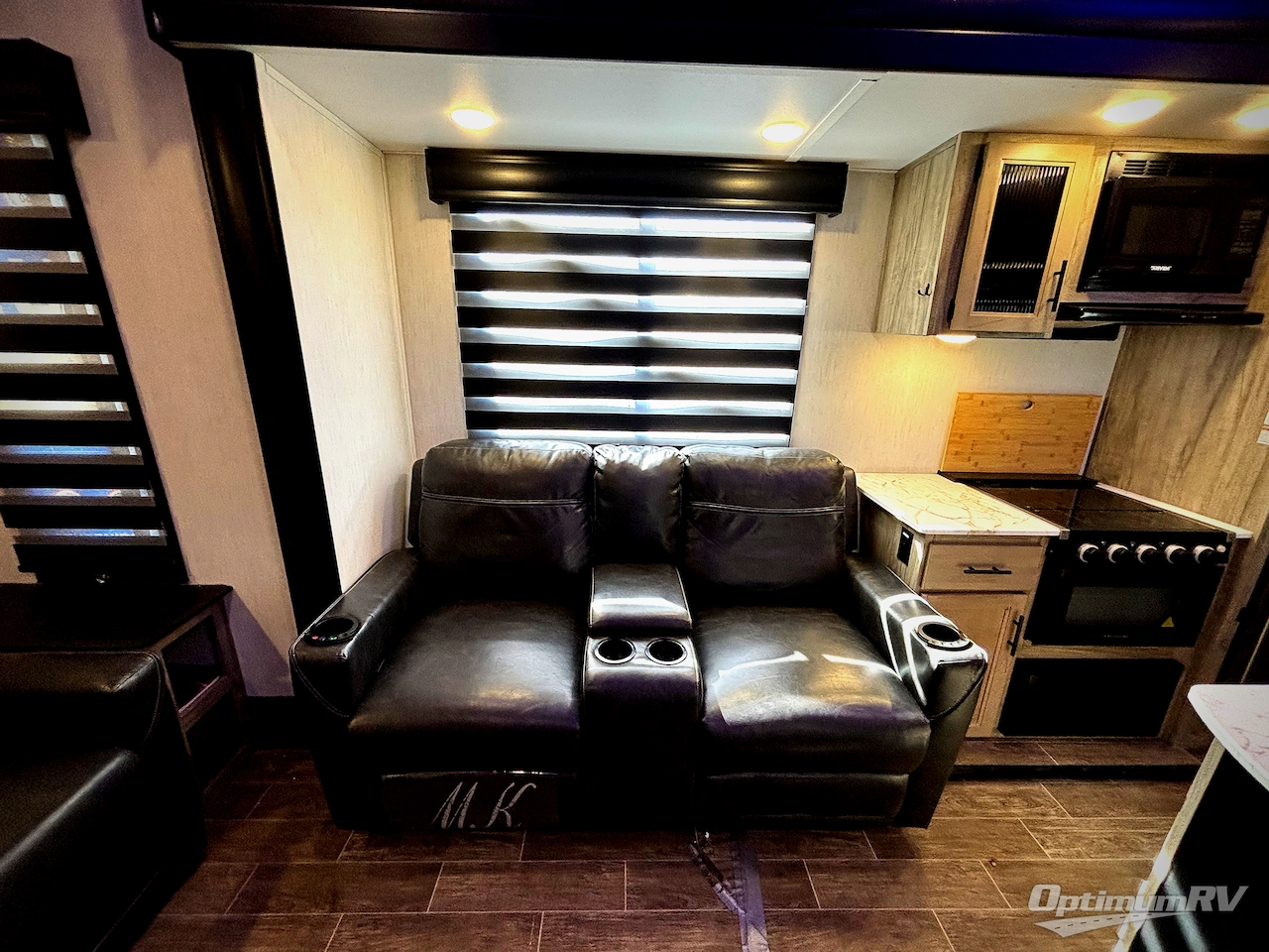 2022 Forest River Cherokee Arctic Wolf Suite 3550 Photo 20