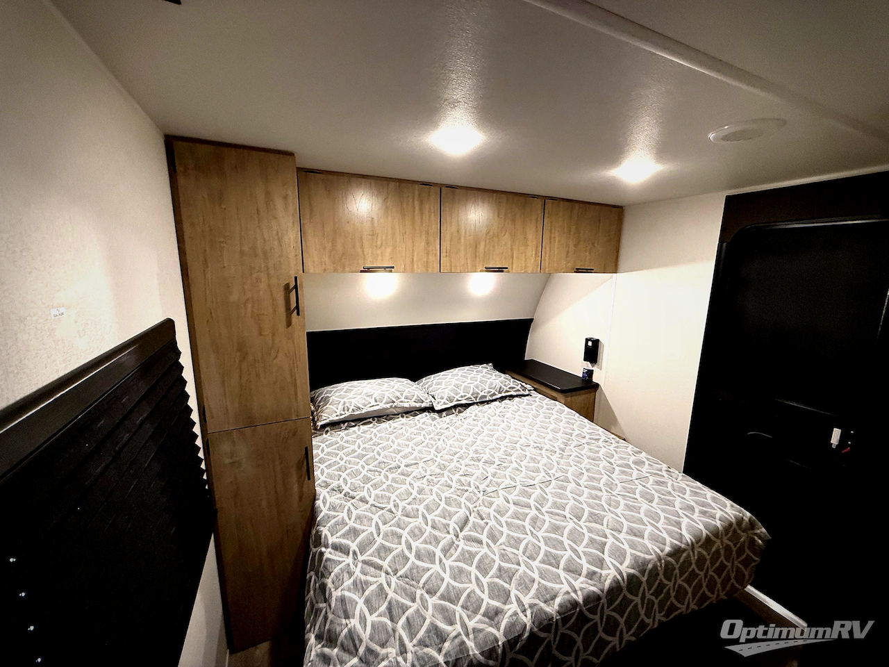 2027 Forest River Cherokee Wolf Den 306MM Photo 15