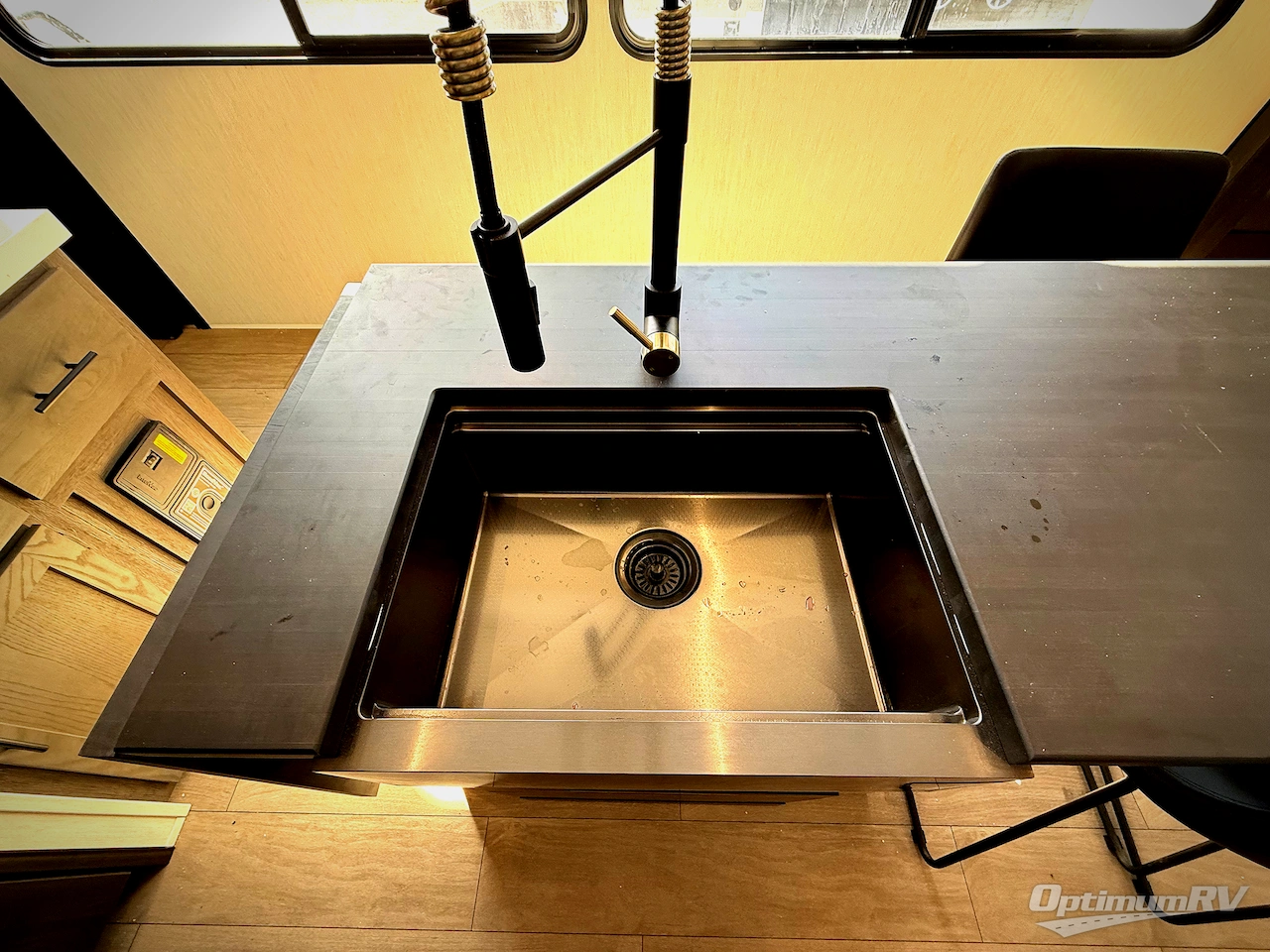 2026 Forest River Cherokee Arctic Wolf 38LEAH.G Photo 12