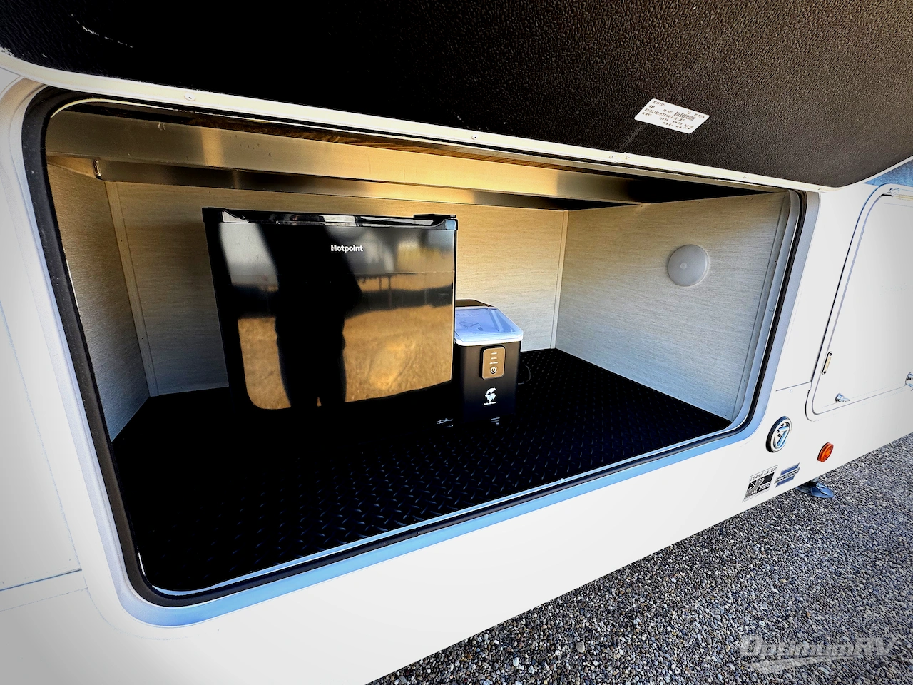 2026 Forest River Cherokee Arctic Wolf 38LEAH.G Photo 3