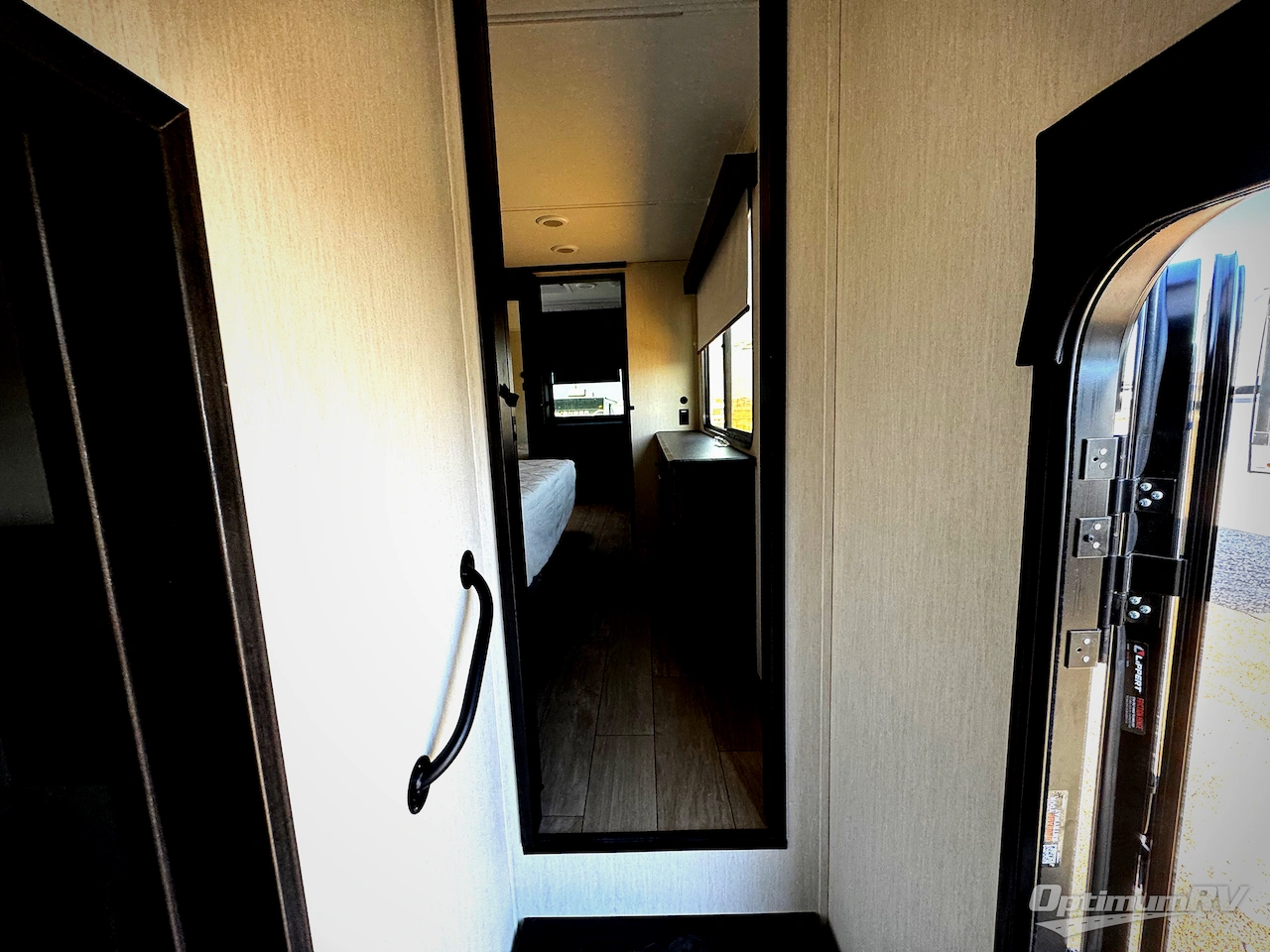 2026 Forest River Cherokee Arctic Wolf 38LEAH.G Photo 15