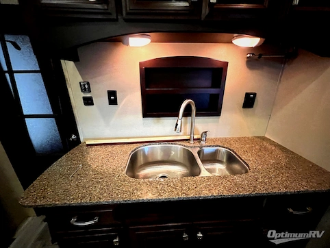 2015 Dutchmen Voltage V3970 RV Photo 2