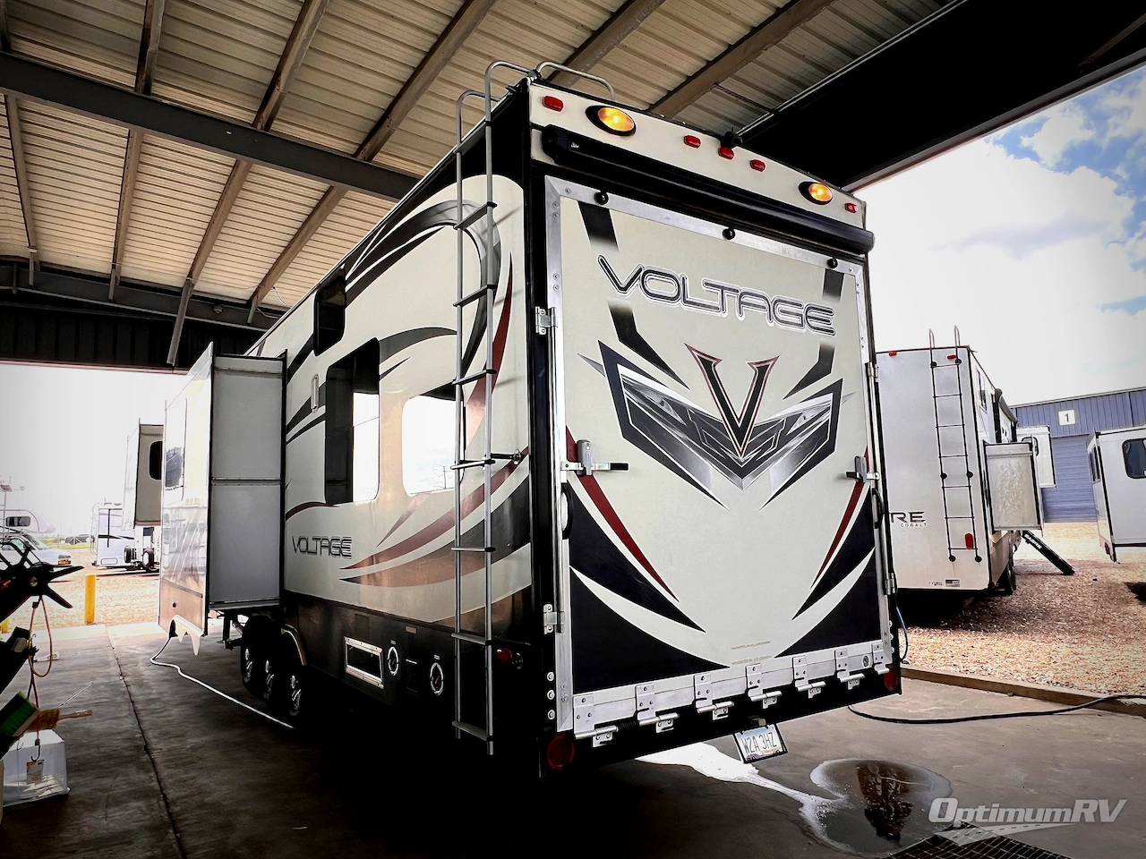 2015 Dutchmen Voltage V3970 Photo 3