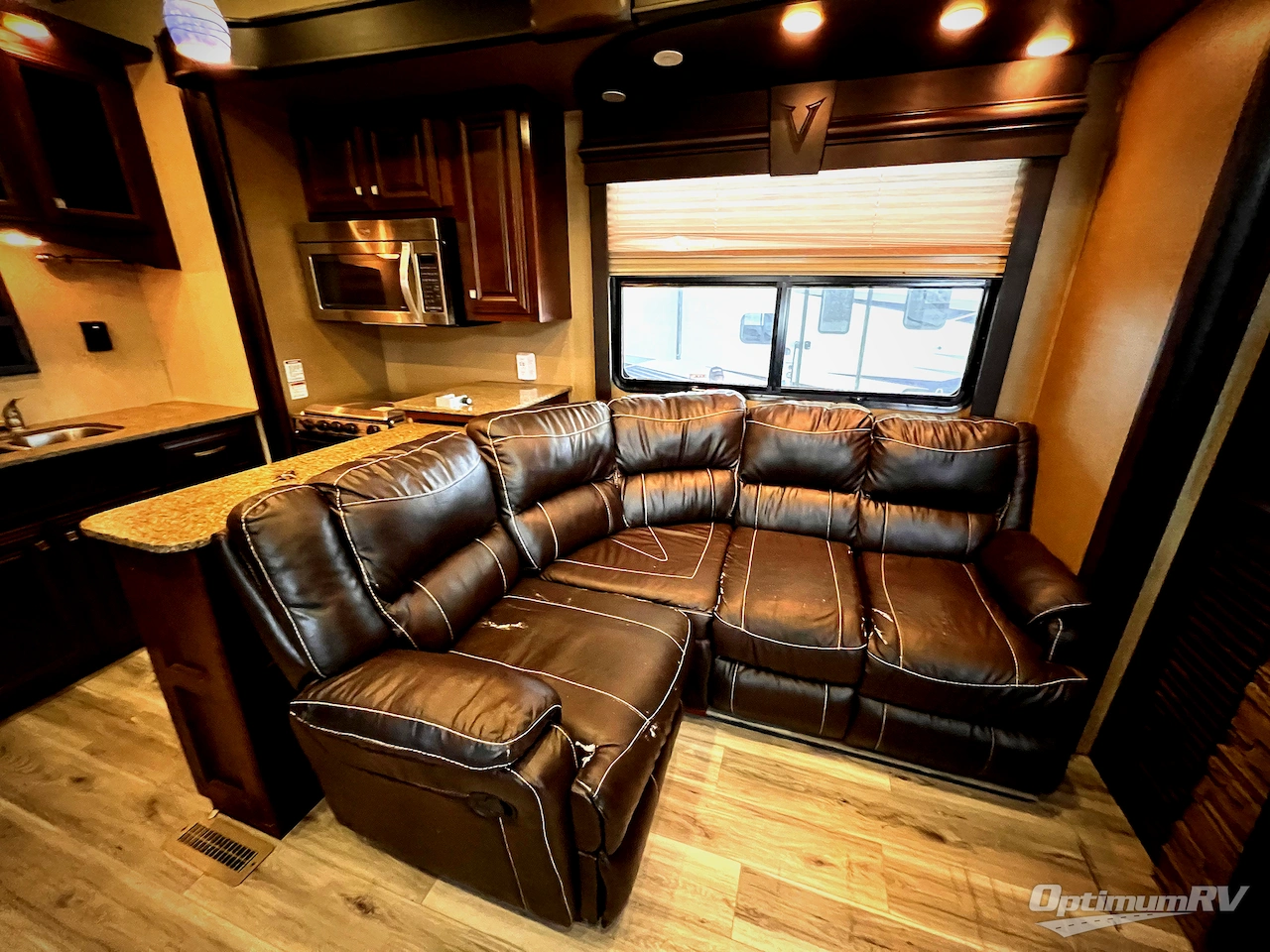 2015 Dutchmen Voltage V3970 Photo 14