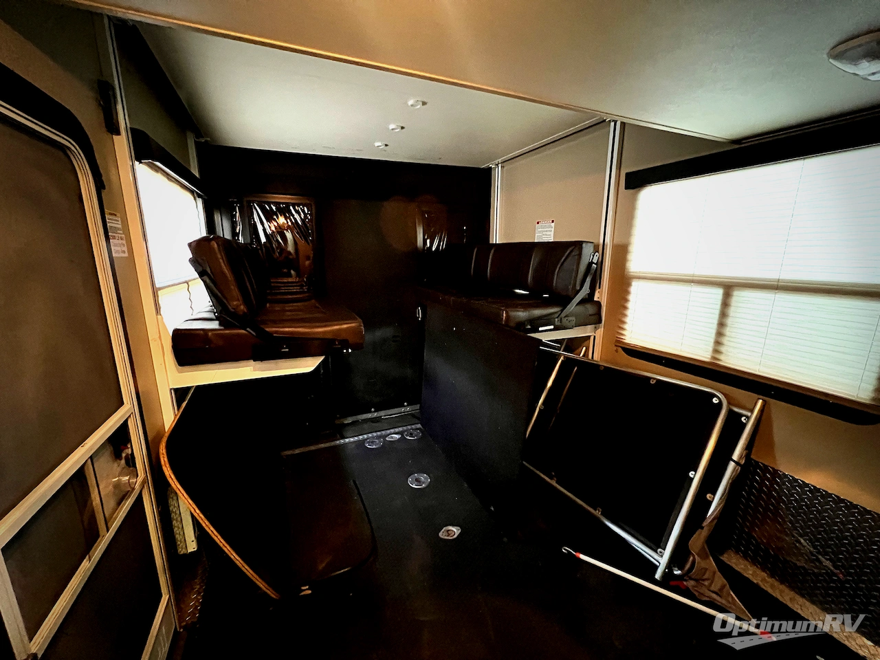 2015 Dutchmen Voltage V3970 Photo 16