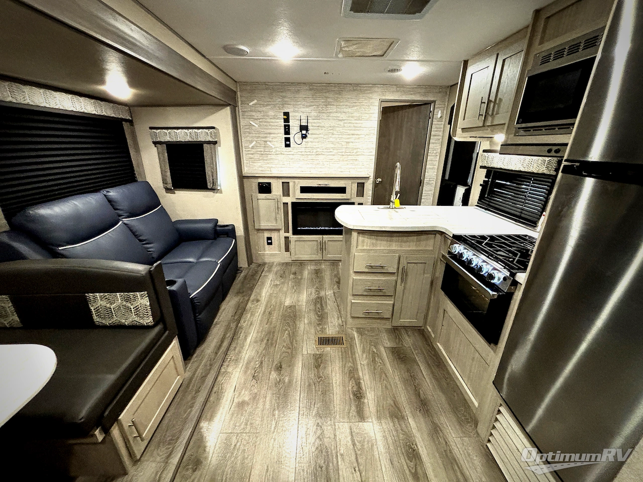 2023 Coachmen Catalina Legacy 343BHTS Photo 5