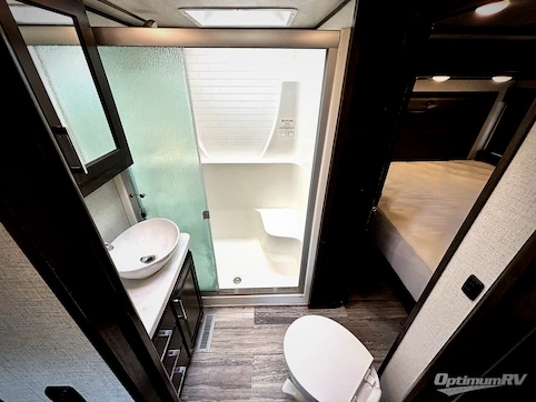 2022 Dutchmen Voltage 4225 RV Photo 4