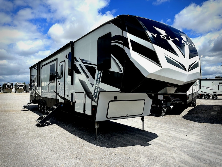 2022 Dutchmen Voltage 4225 RV Photo 1