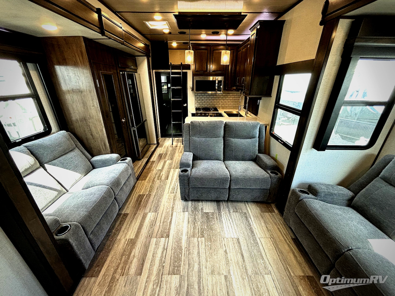 2022 Dutchmen Voltage 4225 Photo 4