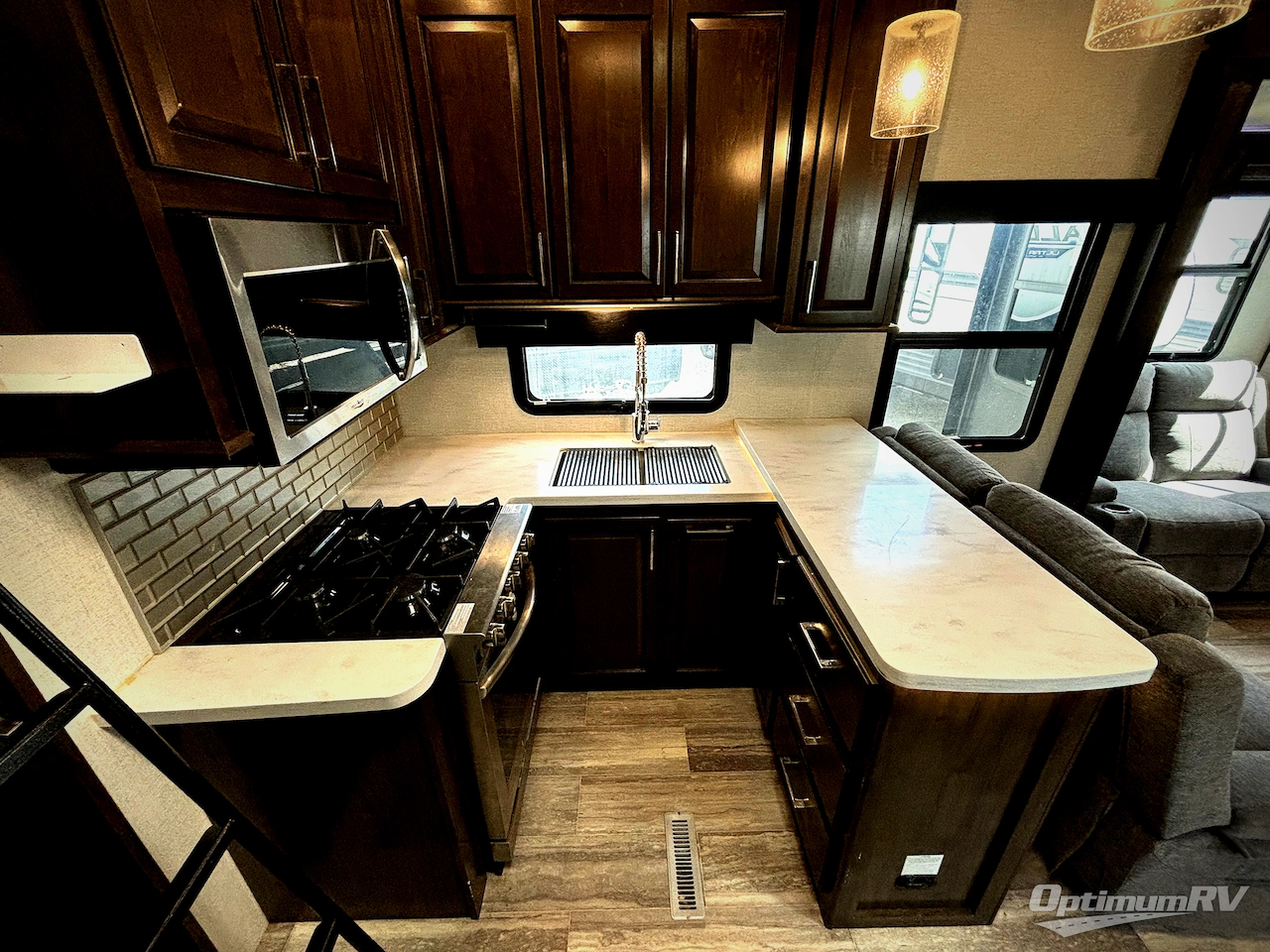 2022 Dutchmen Voltage 4225 Photo 8