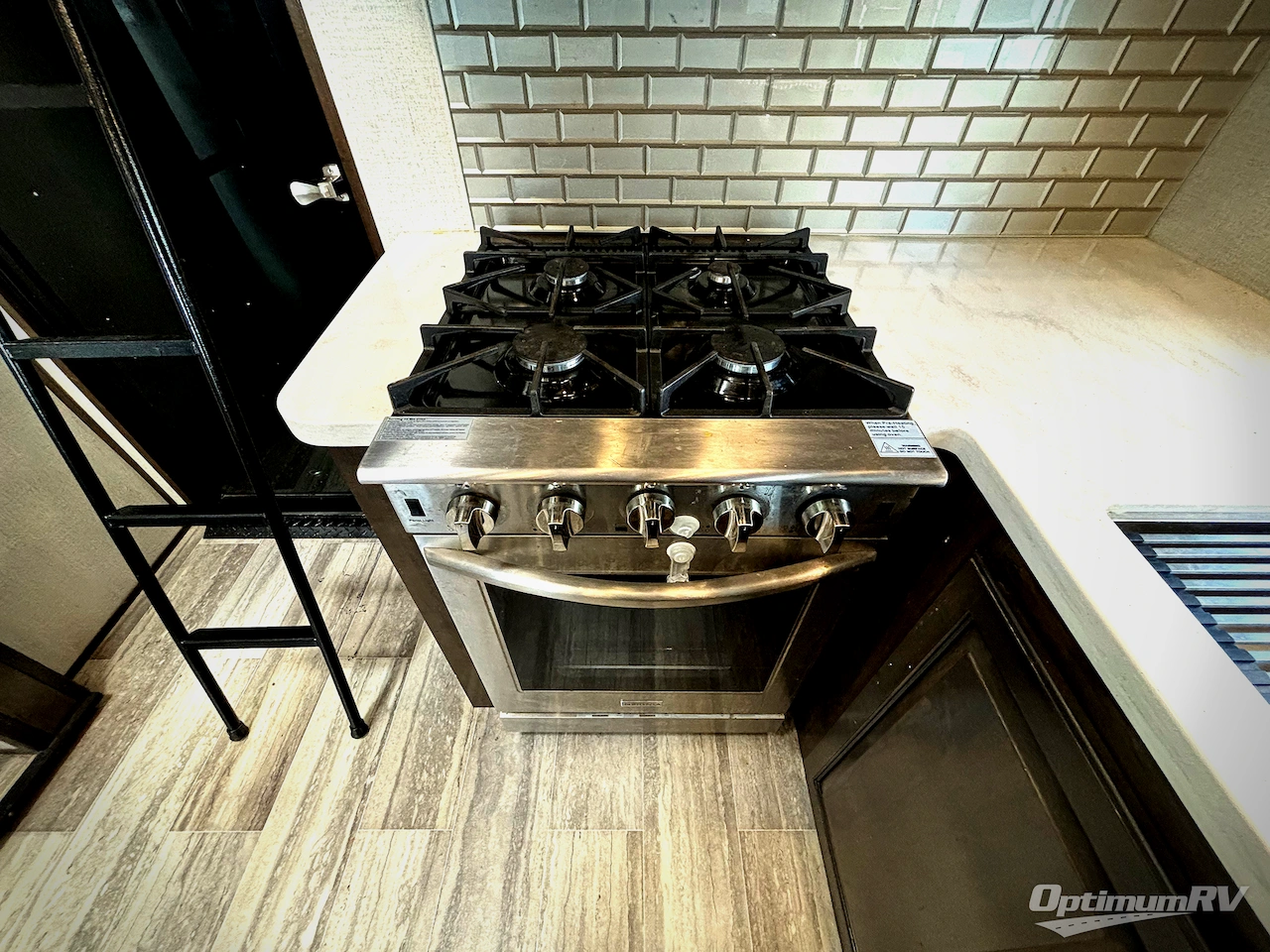 2022 Dutchmen Voltage 4225 Photo 9