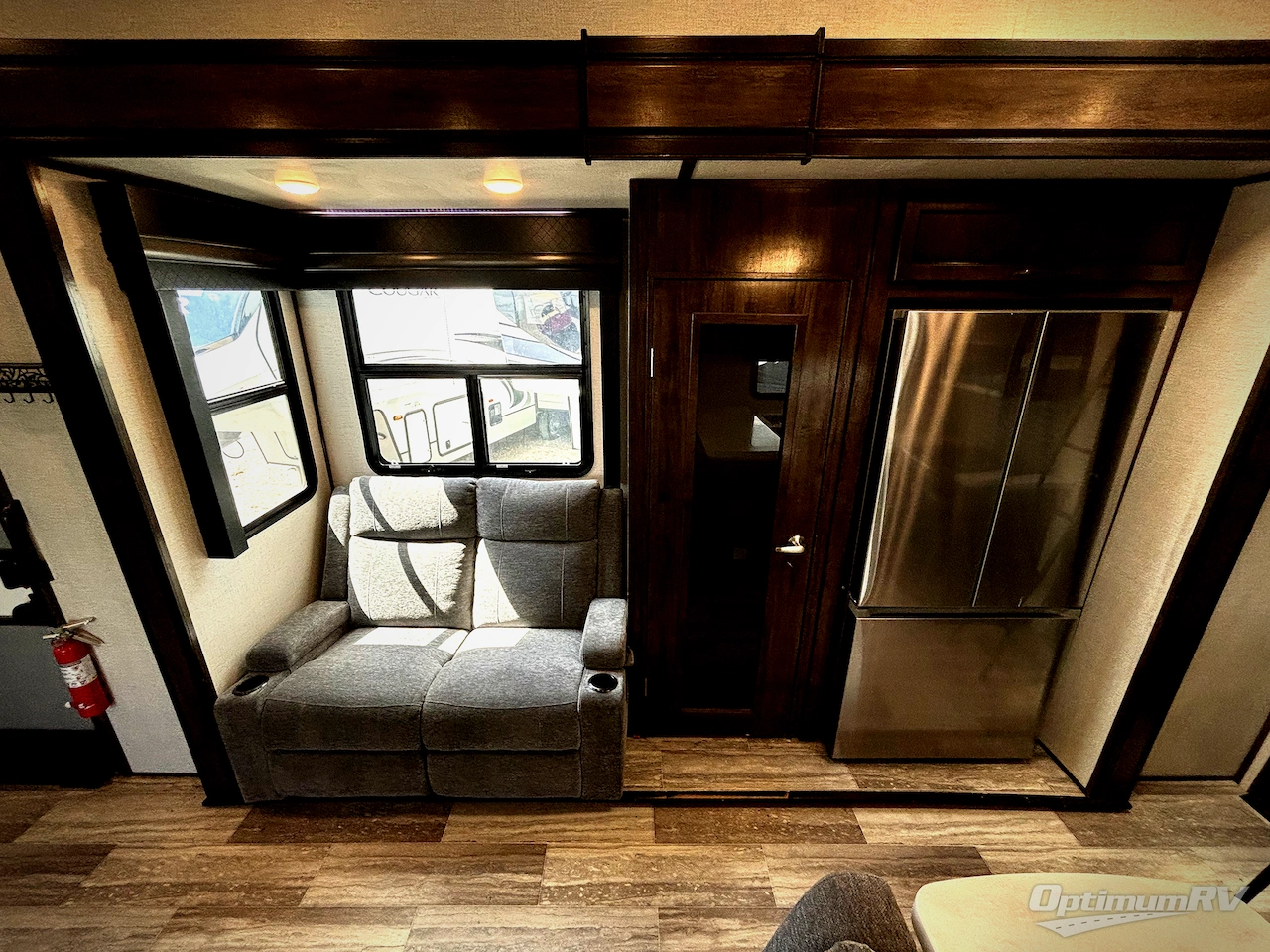 2022 Dutchmen Voltage 4225 Photo 7