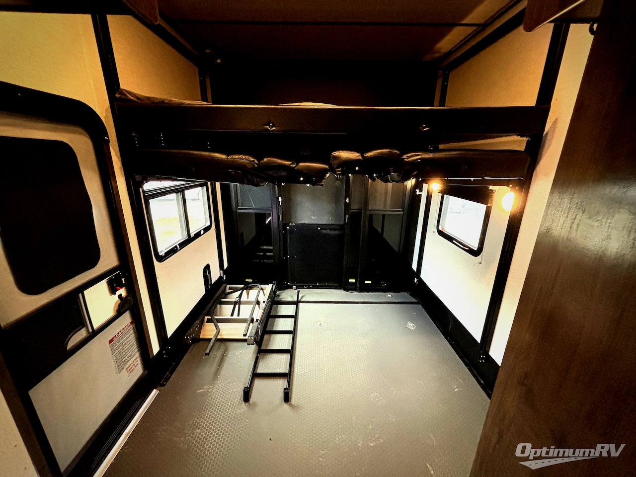 2022 Dutchmen Voltage 4225 Photo 11