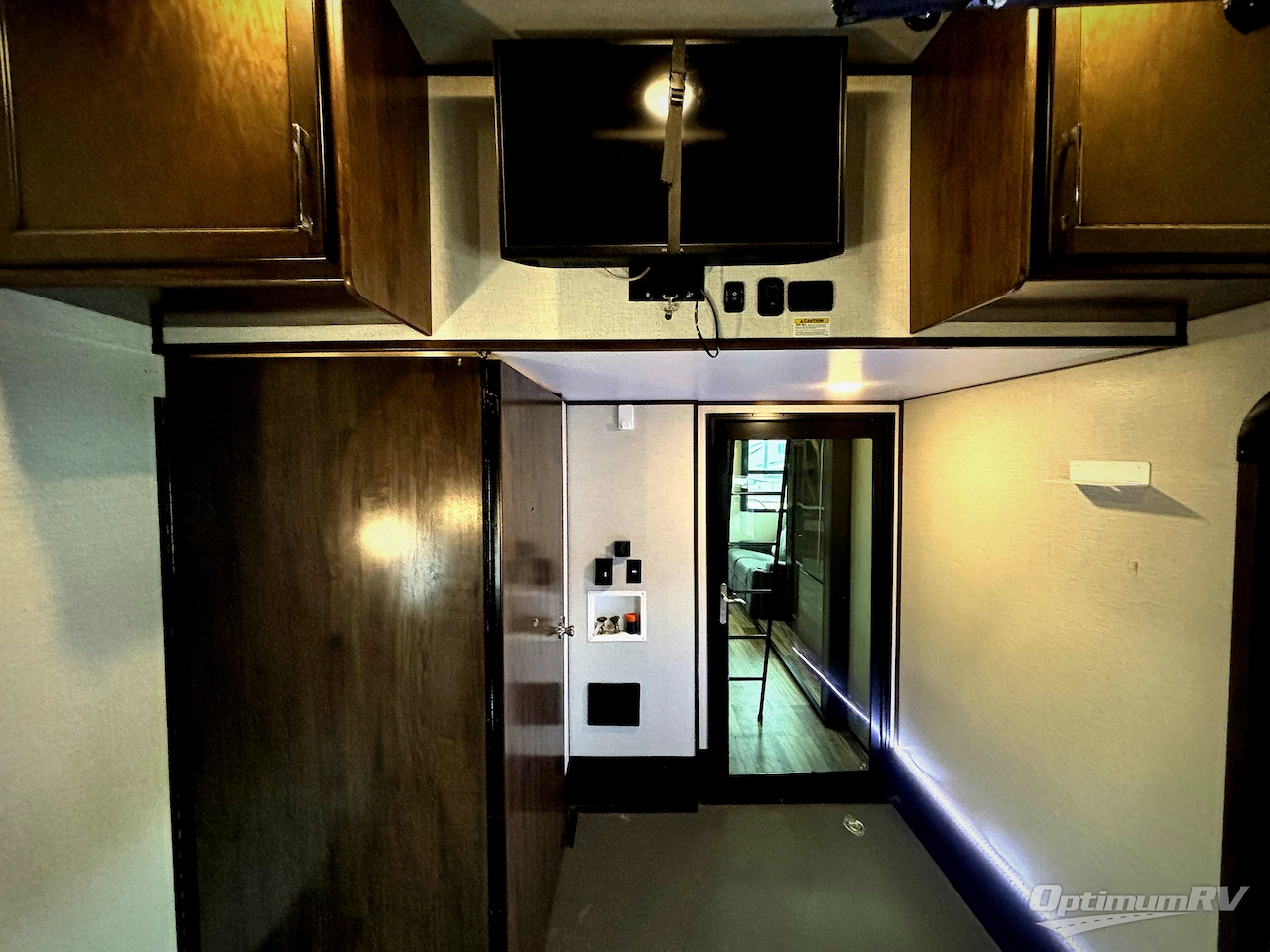 2022 Dutchmen Voltage 4225 Photo 12