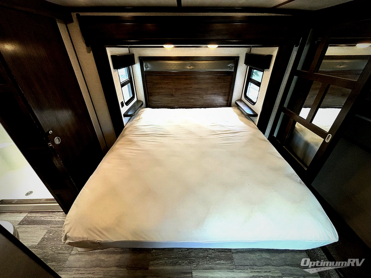 2022 Dutchmen Voltage 4225 Photo 10