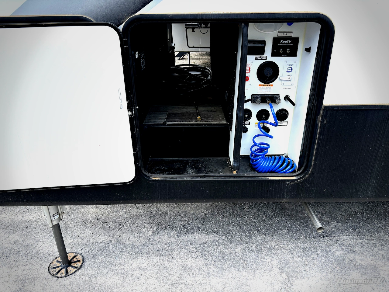 2022 Dutchmen Voltage 4225 Photo 15