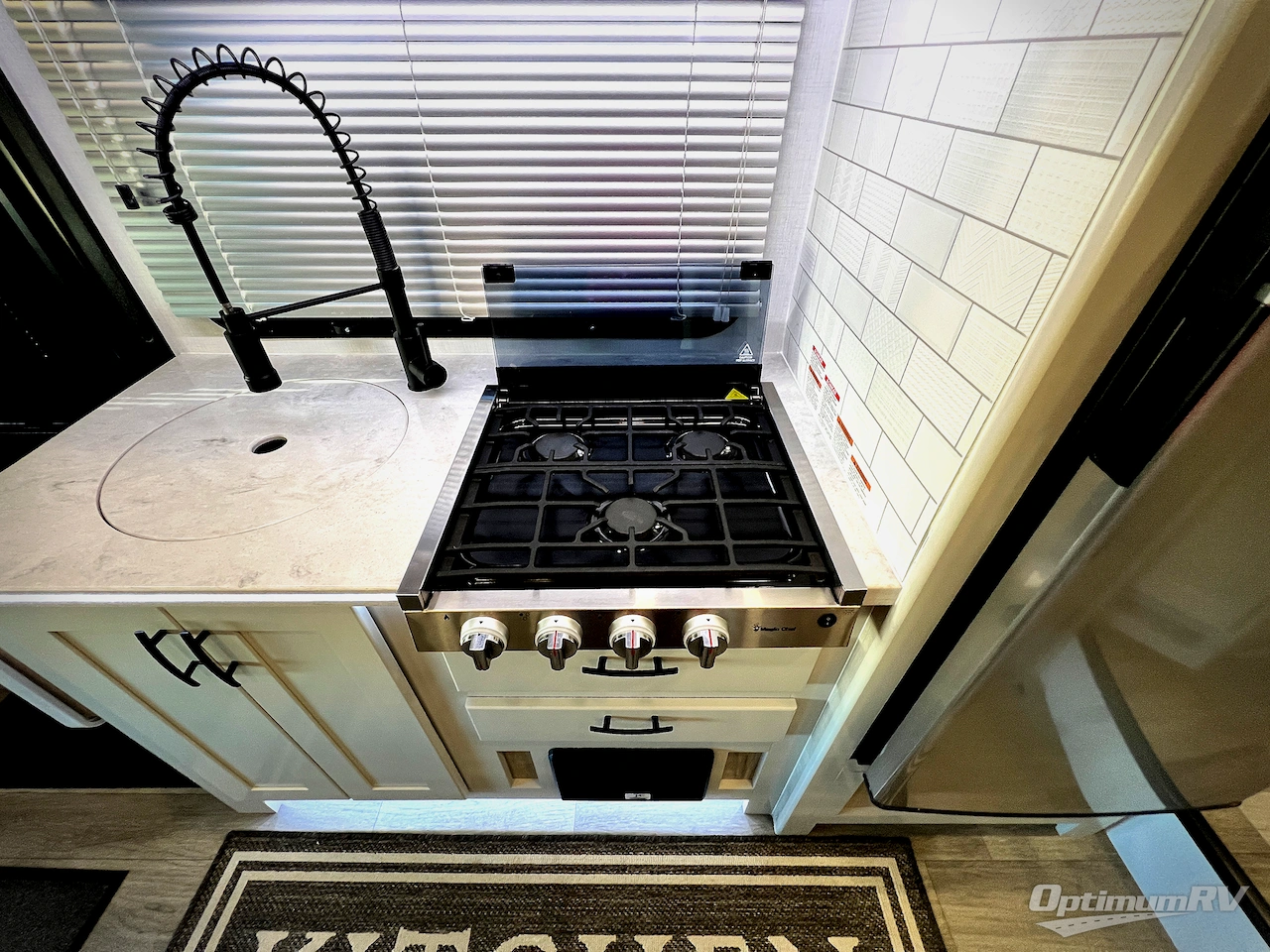 2024 Dynamax isata 3 24RW Photo 11