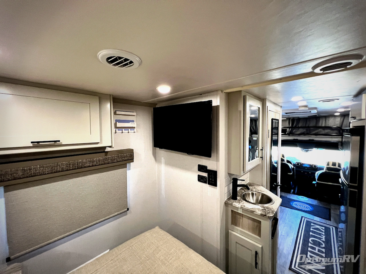 2024 Dynamax isata 3 24RW Photo 16