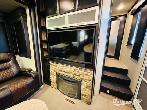 2016 Dutchmen Voltage V3990 RV Photo 2