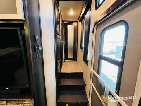 2016 Dutchmen Voltage V3990 RV Photo 3