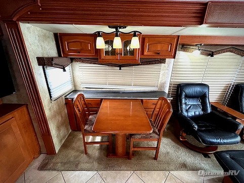 2009 Damon Essence 40B RV Photo 3