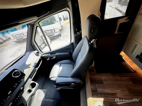 2020 Tiffin Wayfarer 24TW RV Photo 2