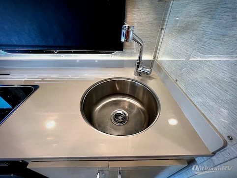 2020 Tiffin Wayfarer 24TW RV Photo 3
