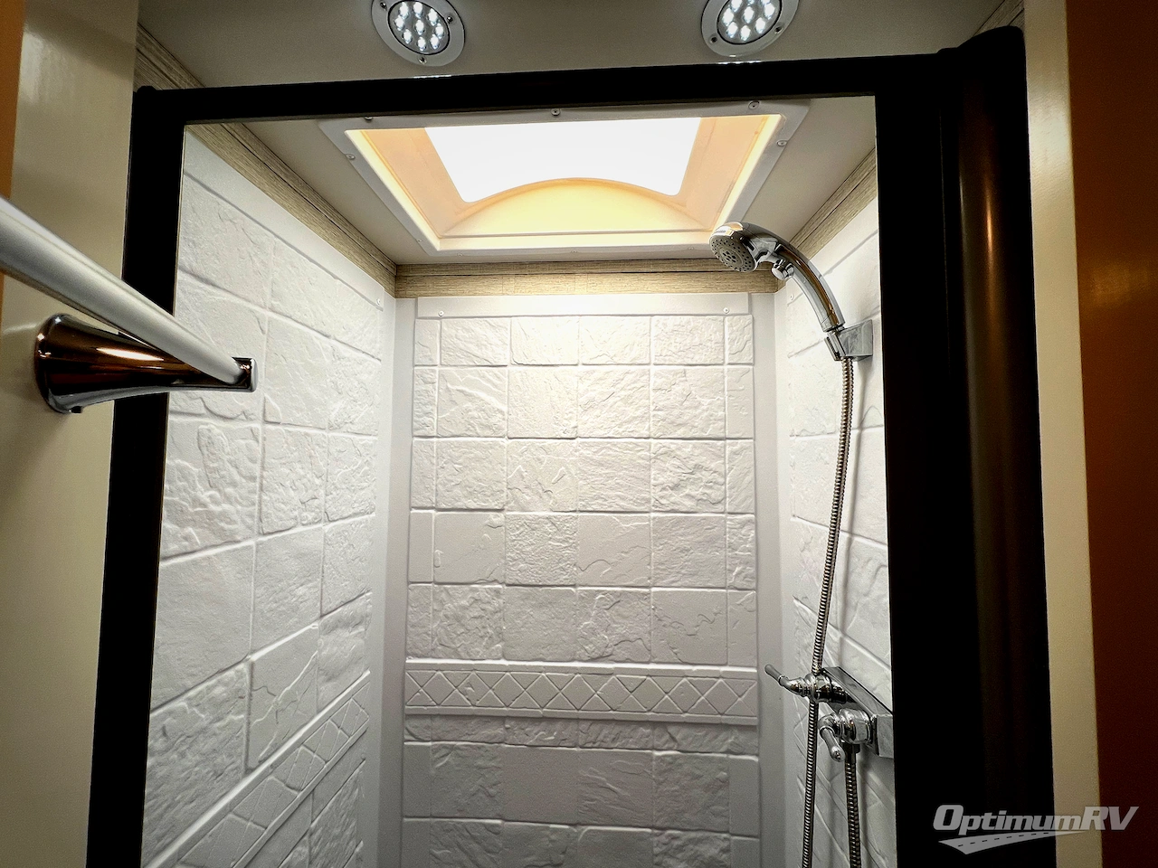 2020 Tiffin Wayfarer 24TW Photo 18