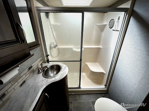 2018 Dutchmen Voltage V3705 RV Photo 3