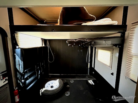 2018 Dutchmen Voltage V3705 RV Photo 4