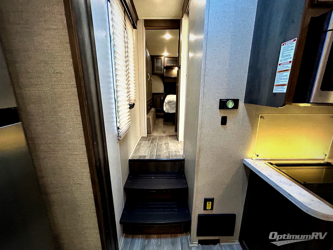 2018 Dutchmen Voltage V3705 Photo 6