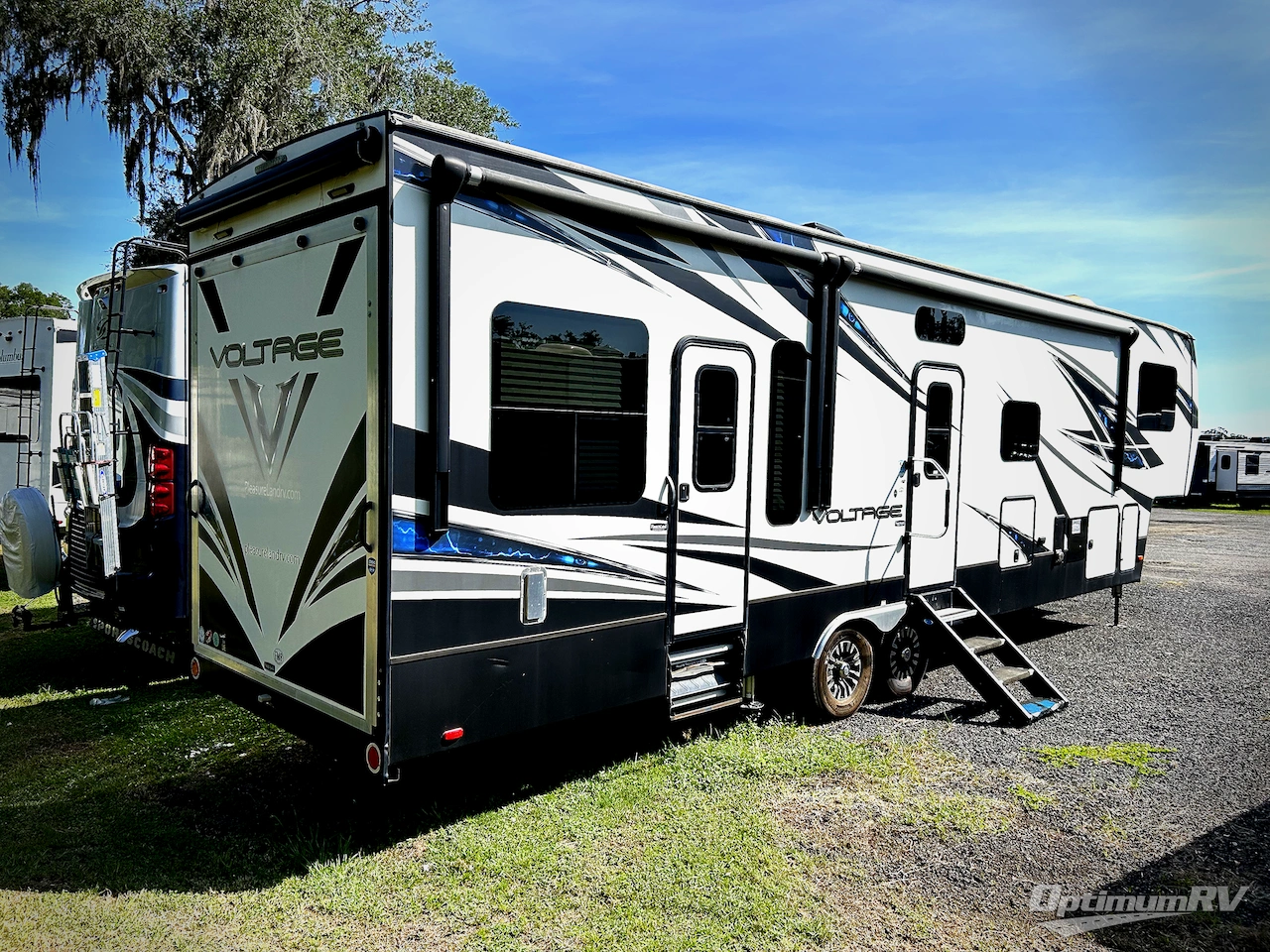 2018 Dutchmen Voltage V3705 Photo 2