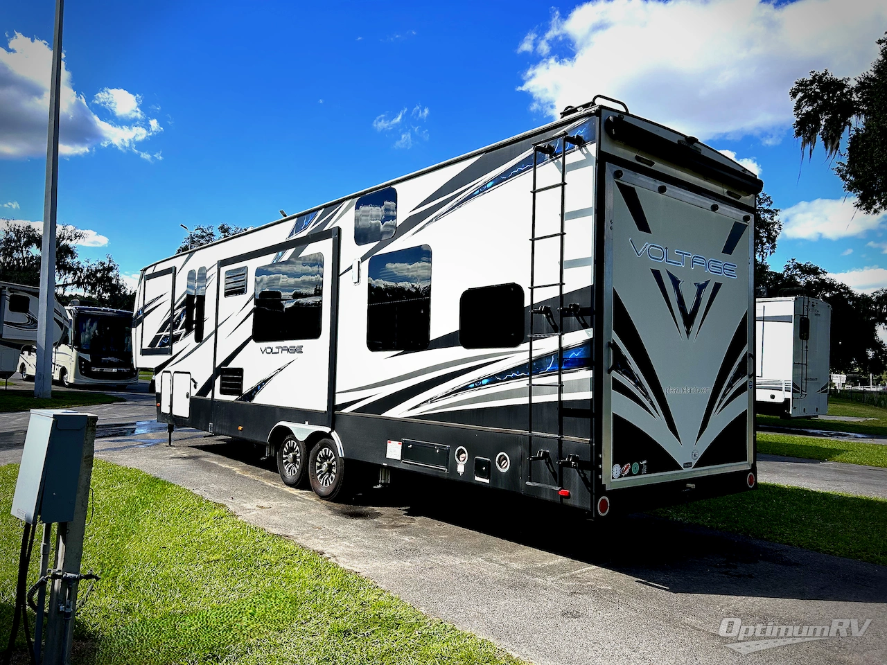 2018 Dutchmen Voltage V3705 Photo 3