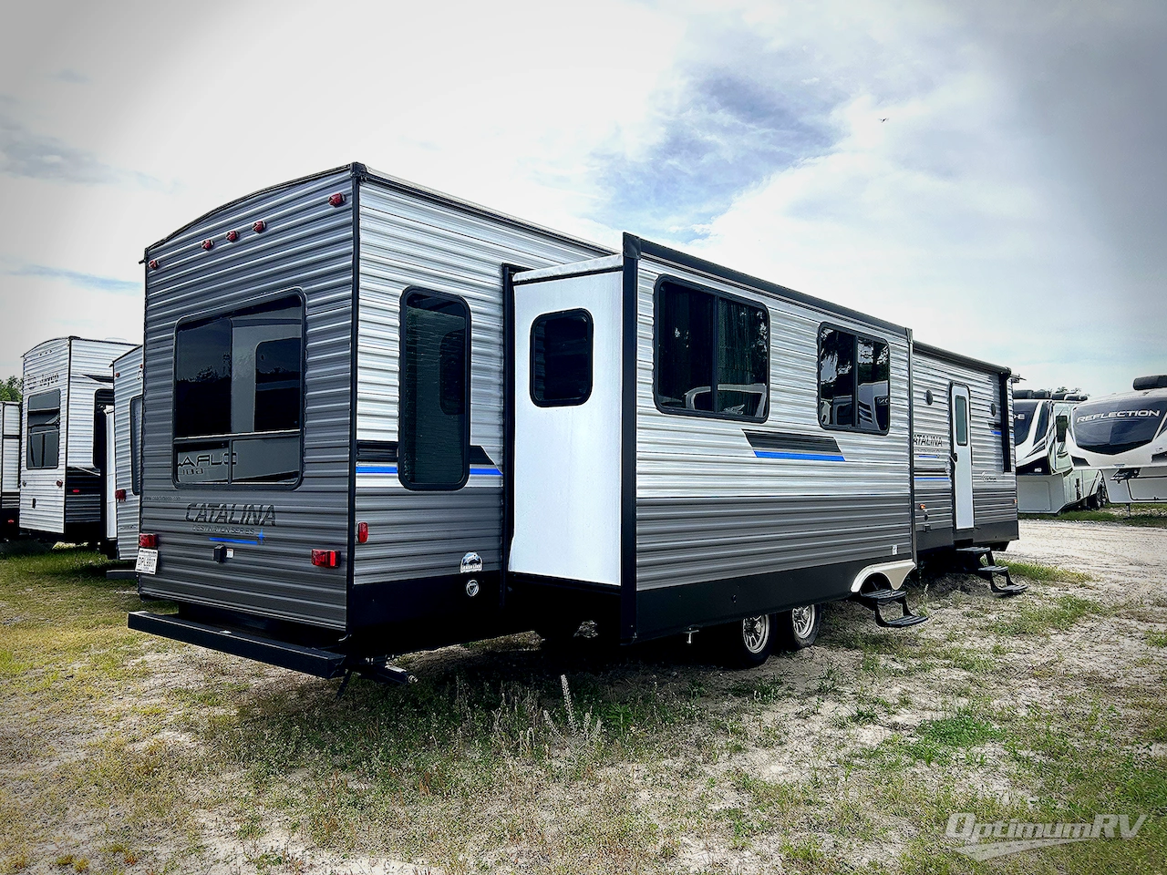 2023 Coachmen Catalina Destination Series 39RLTS Photo 2
