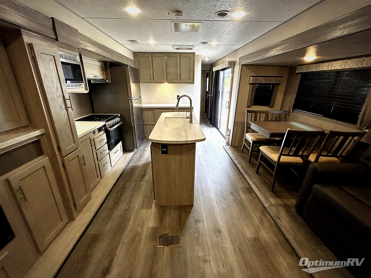 2023 Coachmen Catalina Destination Series 39RLTS Photo 4