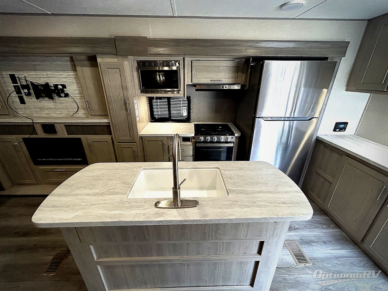 2023 Coachmen Catalina Destination Series 39RLTS Photo 5